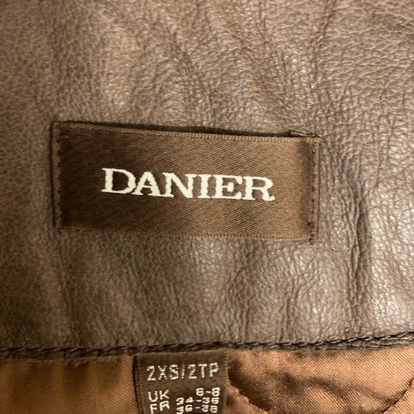 Danier Vintage Brown Leather Jacket - Picture 4 of 4